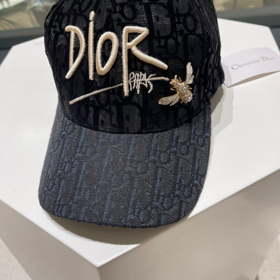  Dior(迪奥)新款原单棒球帽， 精致純也格调很有感觉，很酷很时尚，专柜断货热门，质量超赞