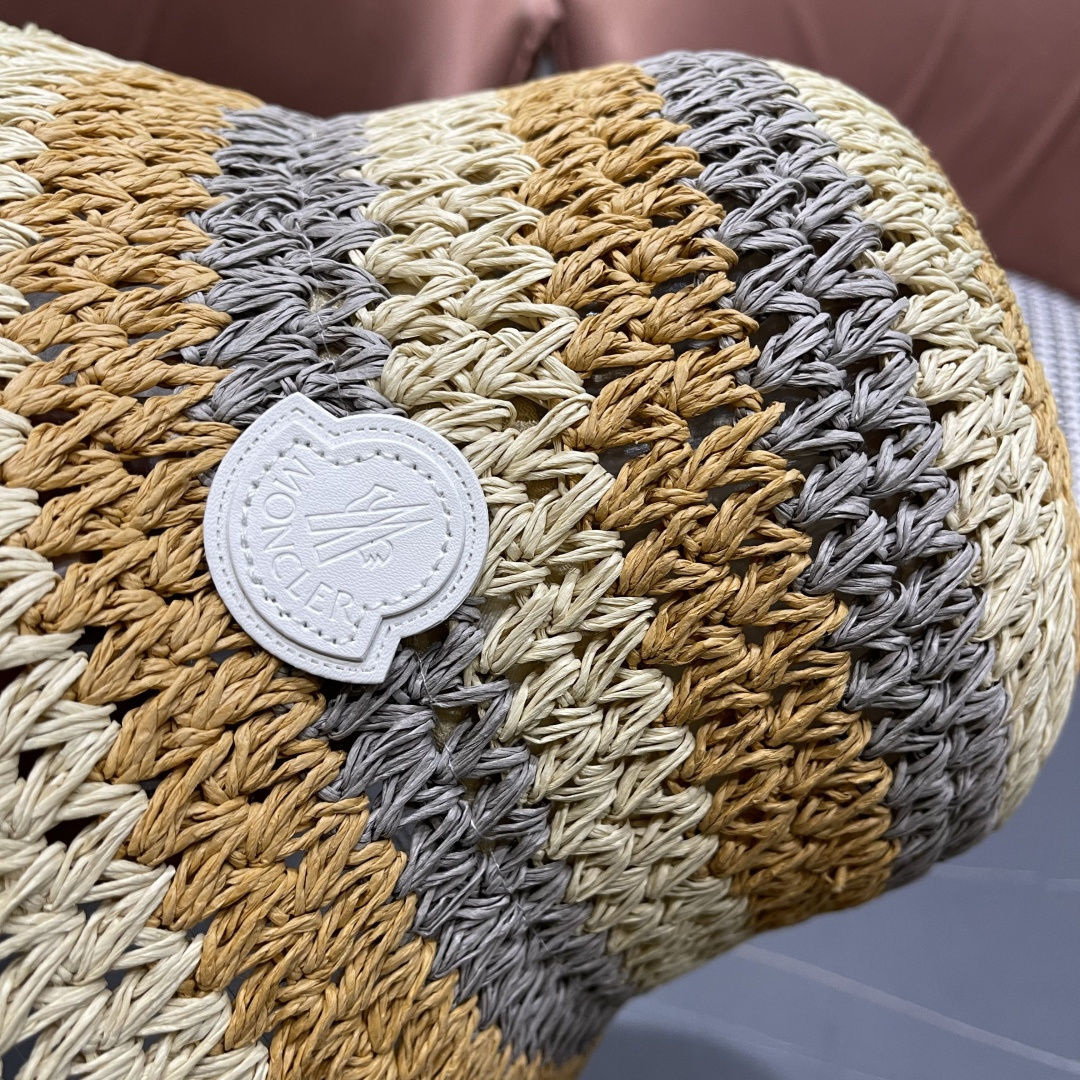  蒙口Moncler纯手工编织 帽子女夏韩版ins度假风氛围感百搭条
纹拼色草帽渔夫