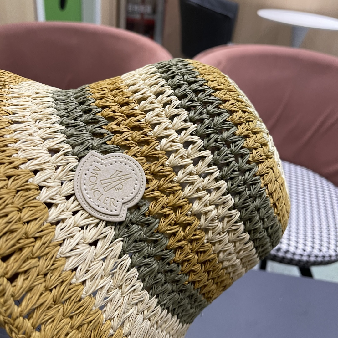  蒙口Moncler纯手工编织 帽子女夏韩版ins度假风氛围感百搭条
纹拼色草帽渔夫