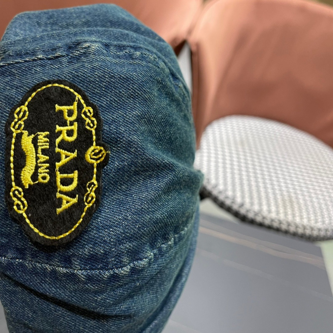 。PRADA普拉达 2025新款秋冬牛仔贝雷帽女英伦复古韩版简约纯色显脸小蓓蕾帽子