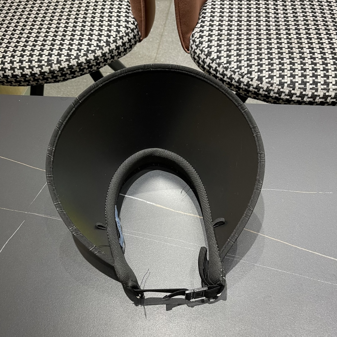  PRADA普拉达 2025春夏新款遮阳草帽帽，彩色波浪空顶遮阳帽，防嗮遮阳帽，可折叠，头围57cm，