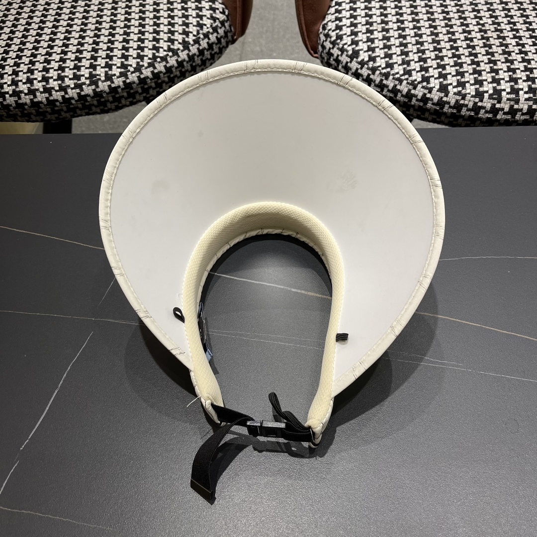  PRADA普拉达 2025春夏新款遮阳草帽帽，彩色波浪空顶遮阳帽，防嗮遮阳帽，可折叠，头围57cm，