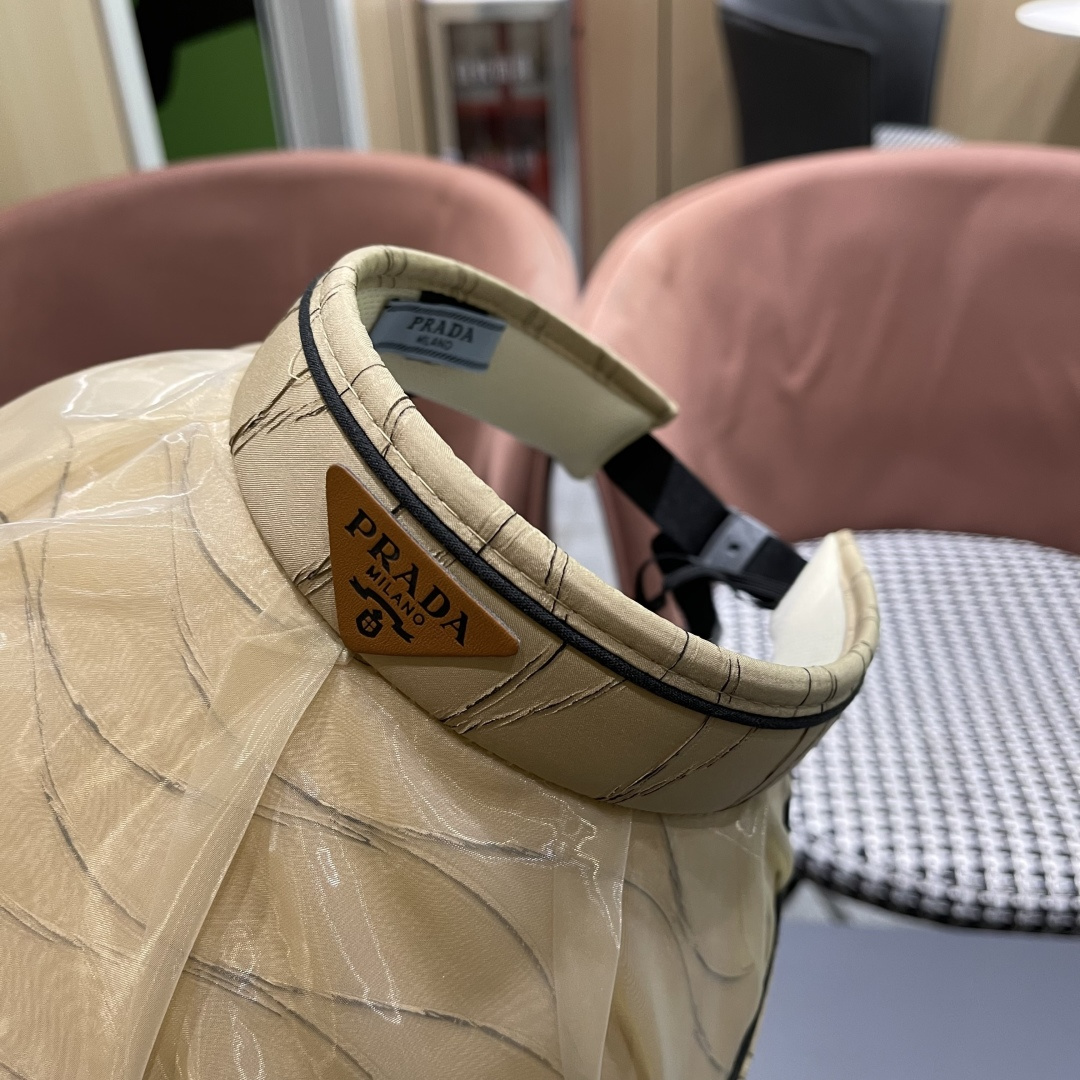  PRADA普拉达 2025春夏新款遮阳草帽帽，彩色波浪空顶遮阳帽，防嗮遮阳帽，可折叠，头围57cm，