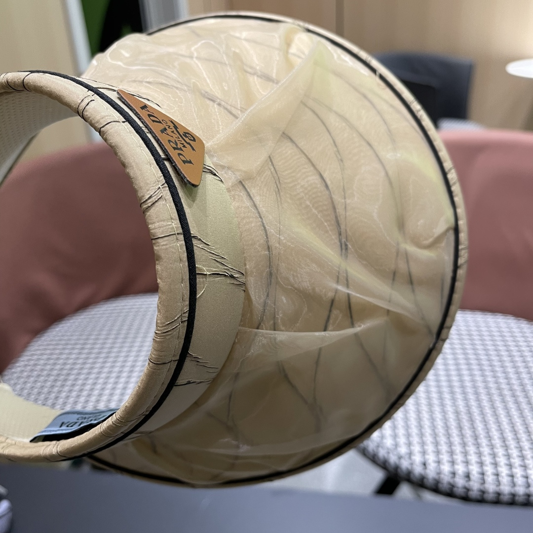  PRADA普拉达 2025春夏新款遮阳草帽帽，彩色波浪空顶遮阳帽，防嗮遮阳帽，可折叠，头围57cm，