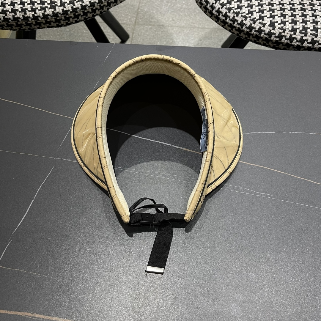  PRADA普拉达 2025春夏新款遮阳草帽帽，彩色波浪空顶遮阳帽，防嗮遮阳帽，可折叠，头围57cm，