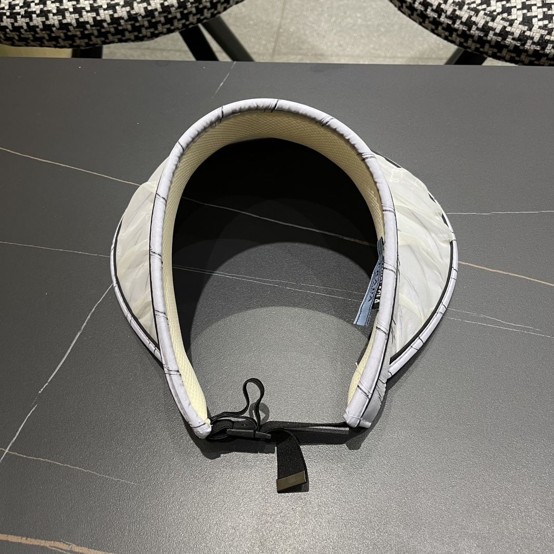  PRADA普拉达 2025春夏新款遮阳草帽帽，彩色波浪空顶遮阳帽，防嗮遮阳帽，可折叠，头围57cm，