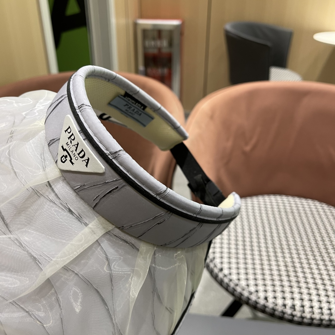  PRADA普拉达 2025春夏新款遮阳草帽帽，彩色波浪空顶遮阳帽，防嗮遮阳帽，可折叠，头围57cm，