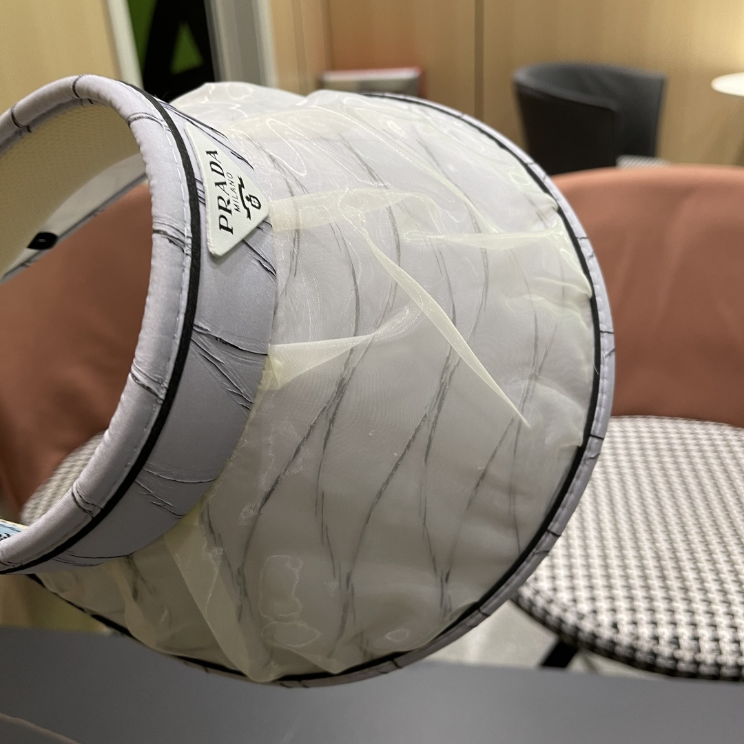  PRADA普拉达 2025春夏新款遮阳草帽帽，彩色波浪空顶遮阳帽，防嗮遮阳帽，可折叠，头围57cm，