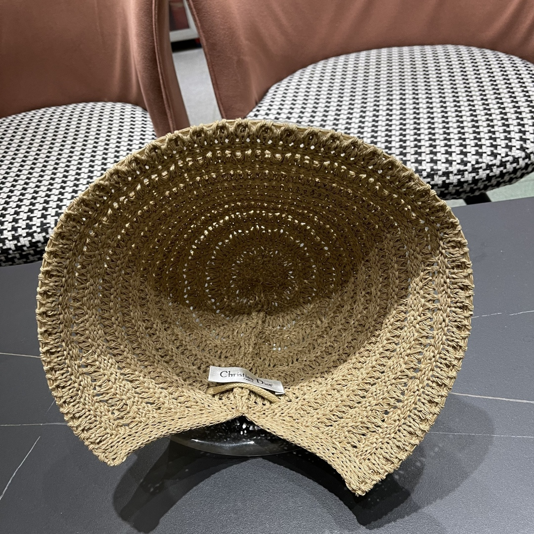  🧢Dior迪奥韩版开叉蝴蝶结镂空透气渔夫帽女夏季防
晒遮户外出游阳显脸小盆帽