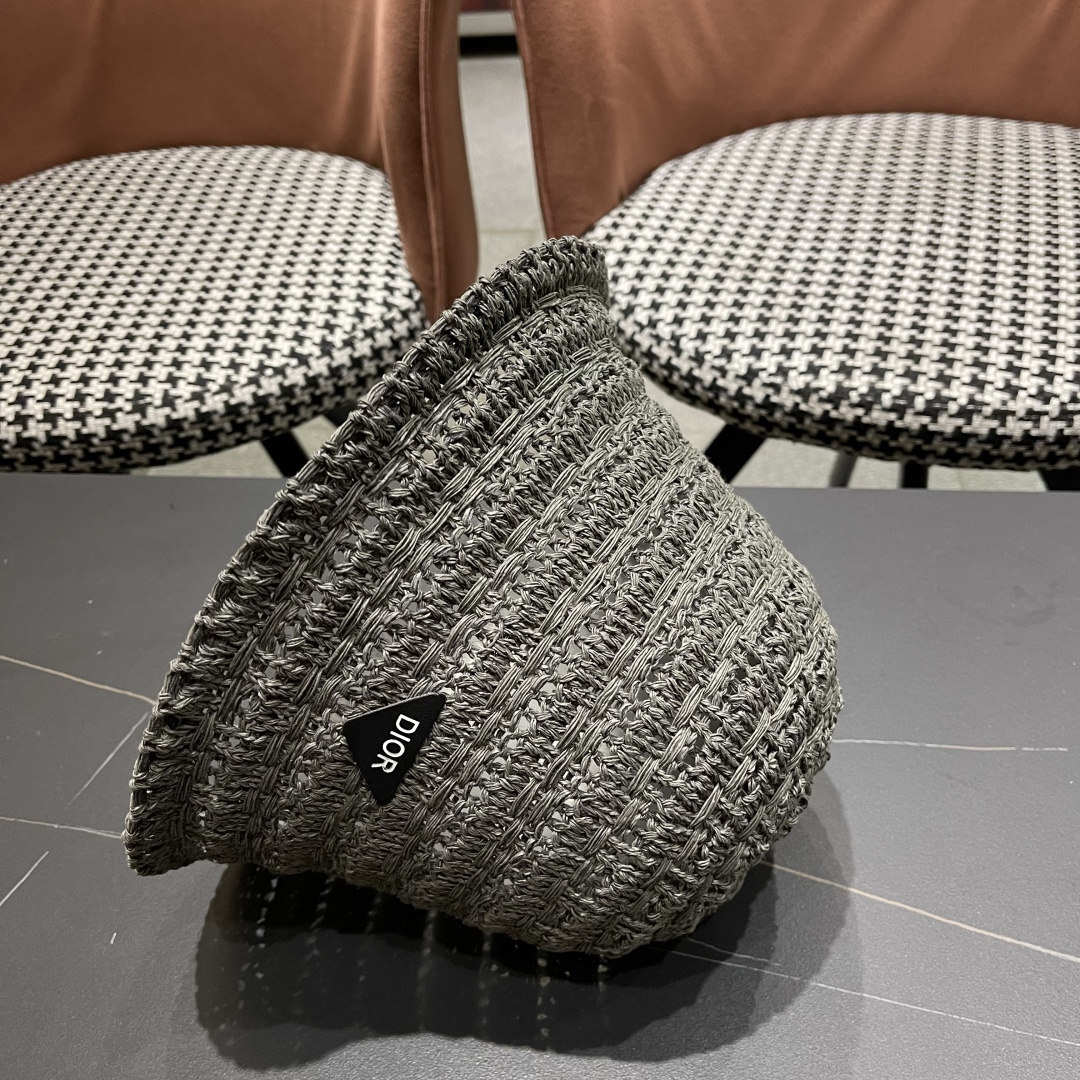  🧢Dior迪奥韩版开叉蝴蝶结镂空透气渔夫帽女夏季防
晒遮户外出游阳显脸小盆帽