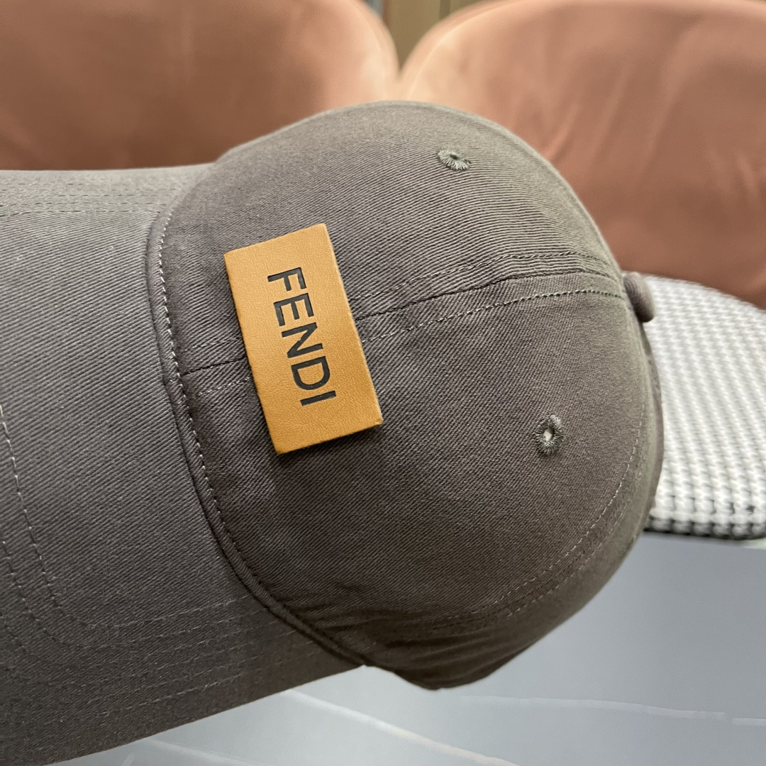  FENDI芬迪，2025新品棒球帽 代购版本！时尚潮流，高端做工！细节看实拍哦