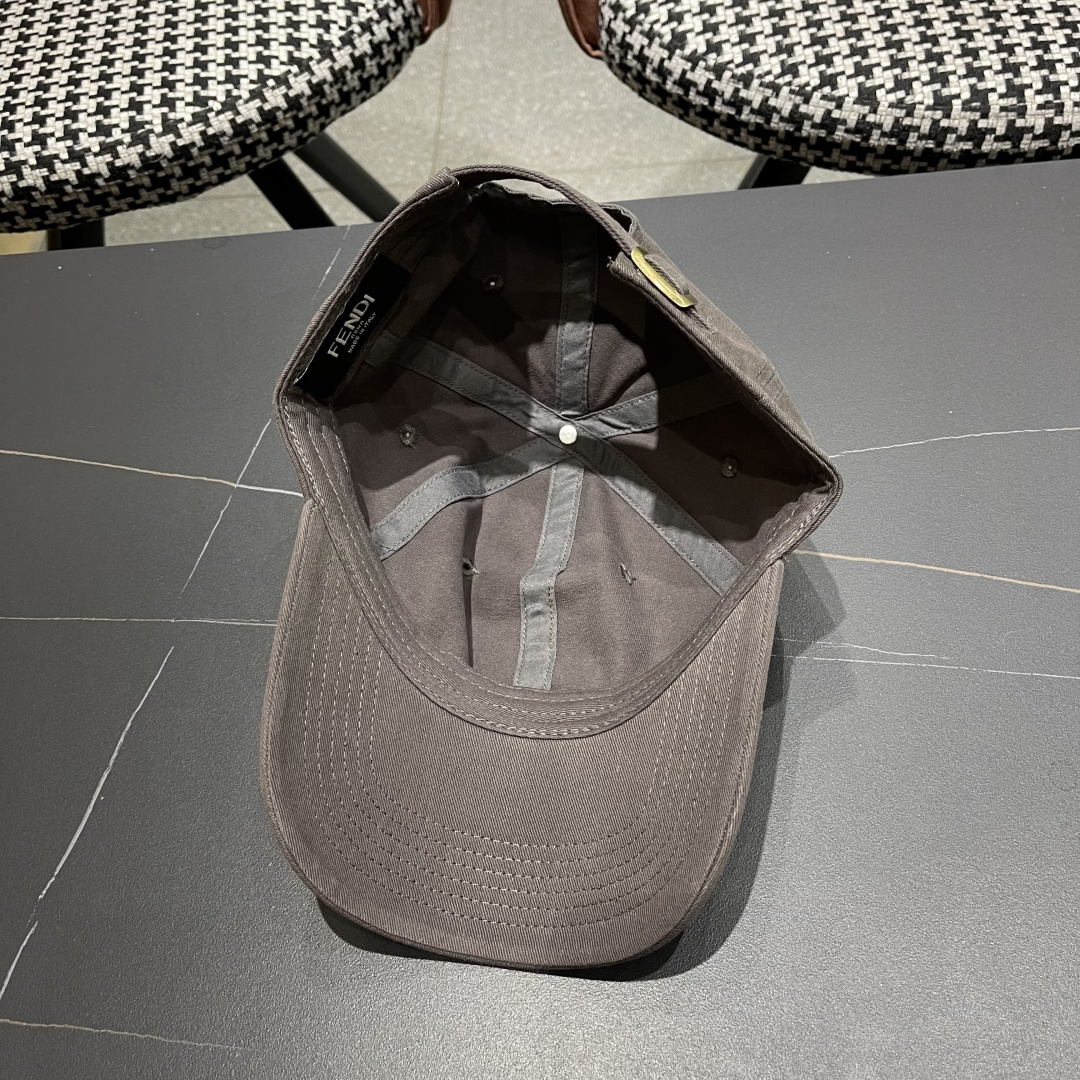  FENDI芬迪，2025新品棒球帽 代购版本！时尚潮流，高端做工！细节看实拍哦