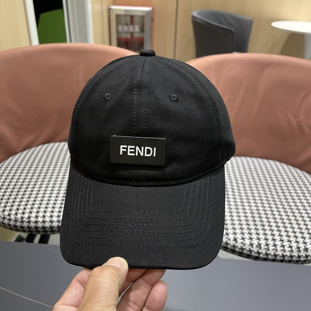  FENDI芬迪，2025新品棒球帽 代购版本！时尚潮流，高端做工！细节看实拍哦
