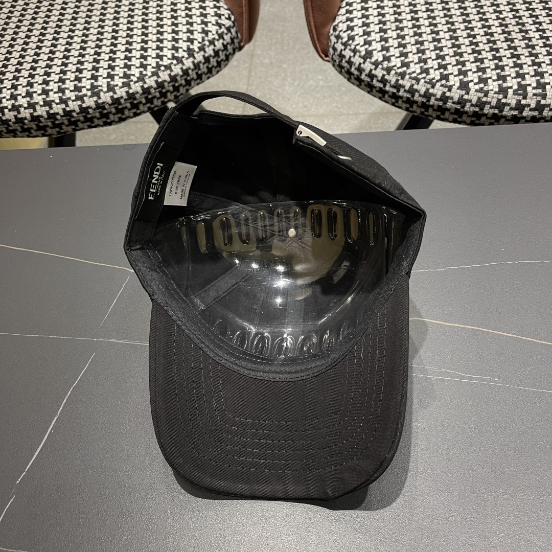  FENDI芬迪，2025新品棒球帽 代购版本！时尚潮流，高端做工！细节看实拍哦