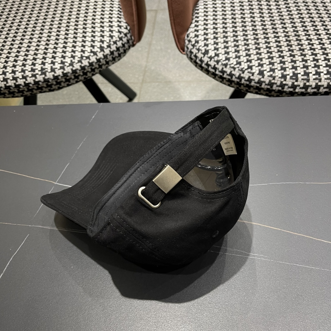  FENDI芬迪，2025新品棒球帽 代购版本！时尚潮流，高端做工！细节看实拍哦