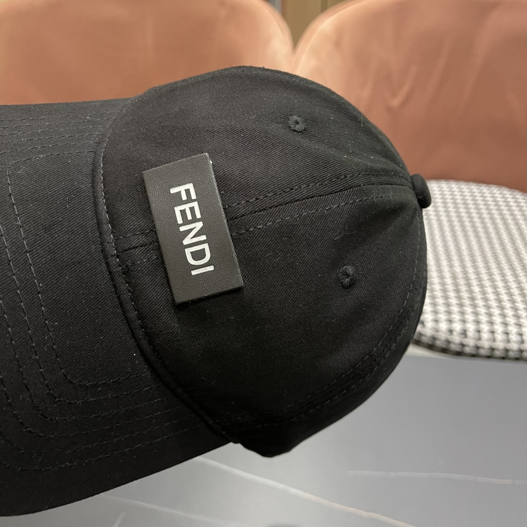  FENDI芬迪，2025新品棒球帽 代购版本！时尚潮流，高端做工！细节看实拍哦