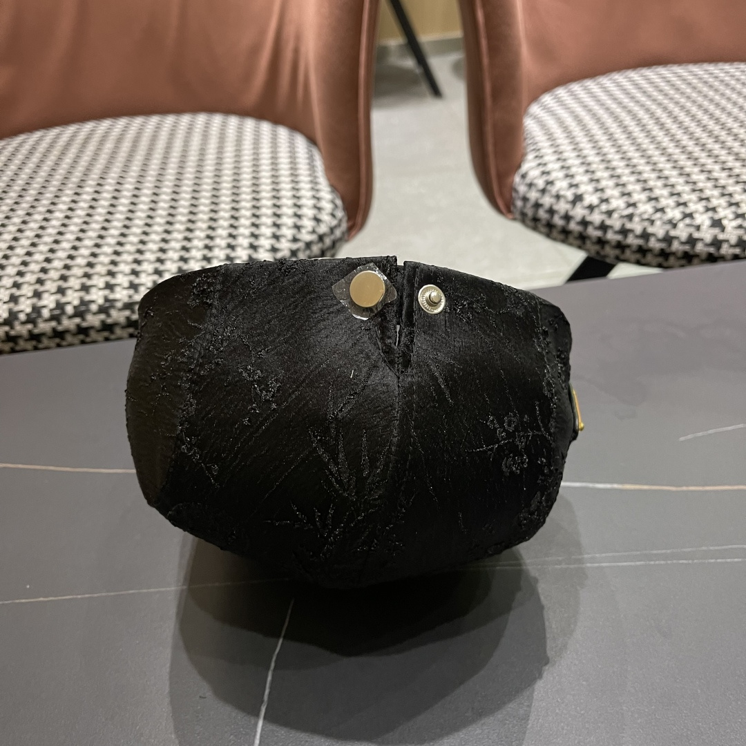  普拉达2025新款国风提花时尚精致感前进帽男女透气优雅百
搭高街风鸭舌帽