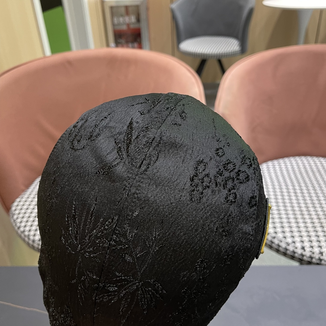  普拉达2025新款国风提花时尚精致感前进帽男女透气优雅百
搭高街风鸭舌帽