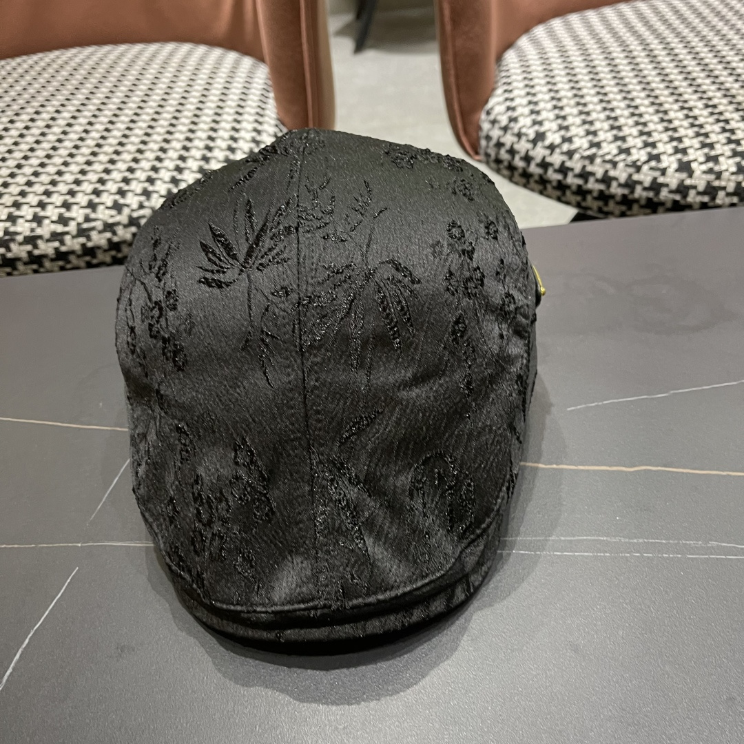  普拉达2025新款国风提花时尚精致感前进帽男女透气优雅百
搭高街风鸭舌帽