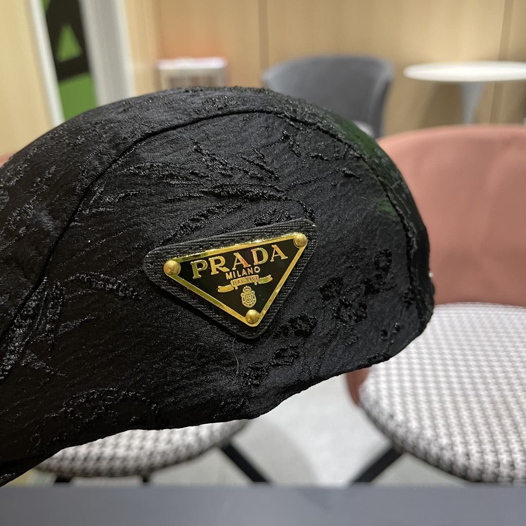  普拉达2025新款国风提花时尚精致感前进帽男女透气优雅百
搭高街风鸭舌帽