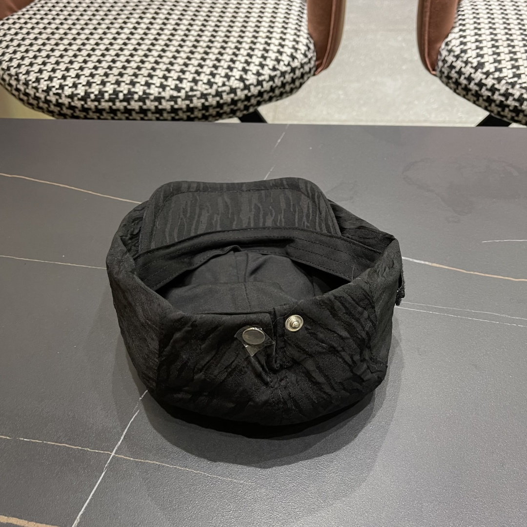  普拉达2025春夏轻薄透气前进帽时尚复古鸭舌帽
子休闲百搭复古帽子遮阳显脸小