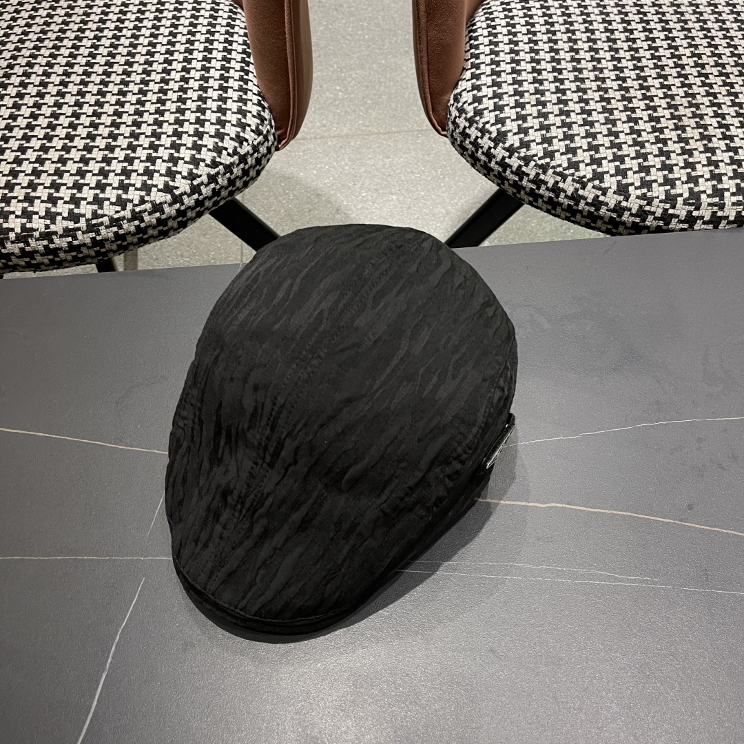  普拉达2025春夏轻薄透气前进帽时尚复古鸭舌帽
子休闲百搭复古帽子遮阳显脸小