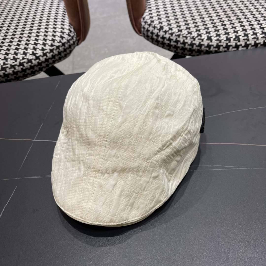  普拉达2025春夏轻薄透气前进帽时尚复古鸭舌帽
子休闲百搭复古帽子遮阳显脸小