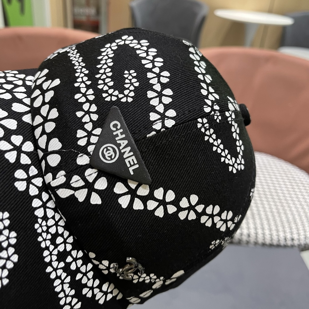 香奈儿CHANEL 新款做旧牛仔双c棒球帽鸭舌帽
时尚休闲设计 跑量新品