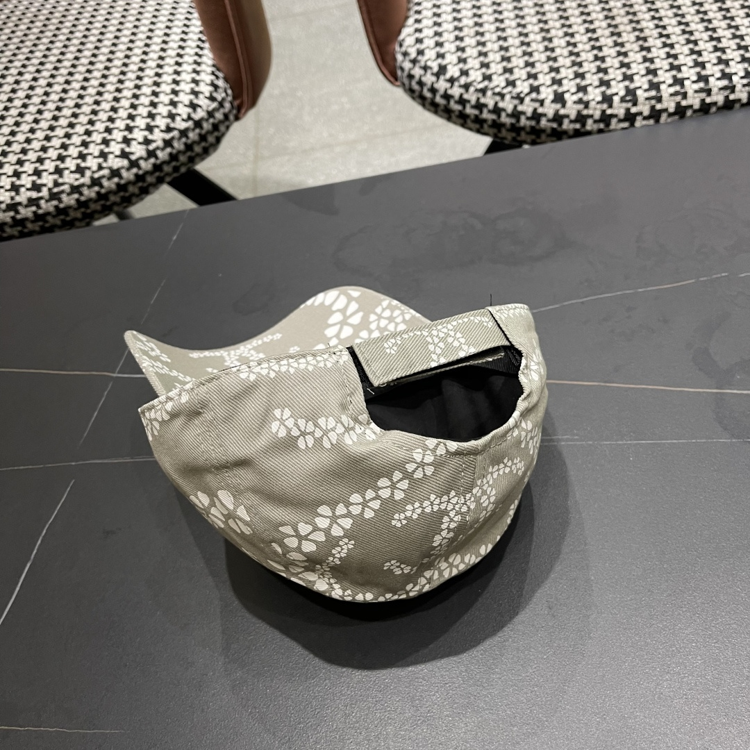 香奈儿CHANEL 新款做旧牛仔双c棒球帽鸭舌帽
时尚休闲设计 跑量新品