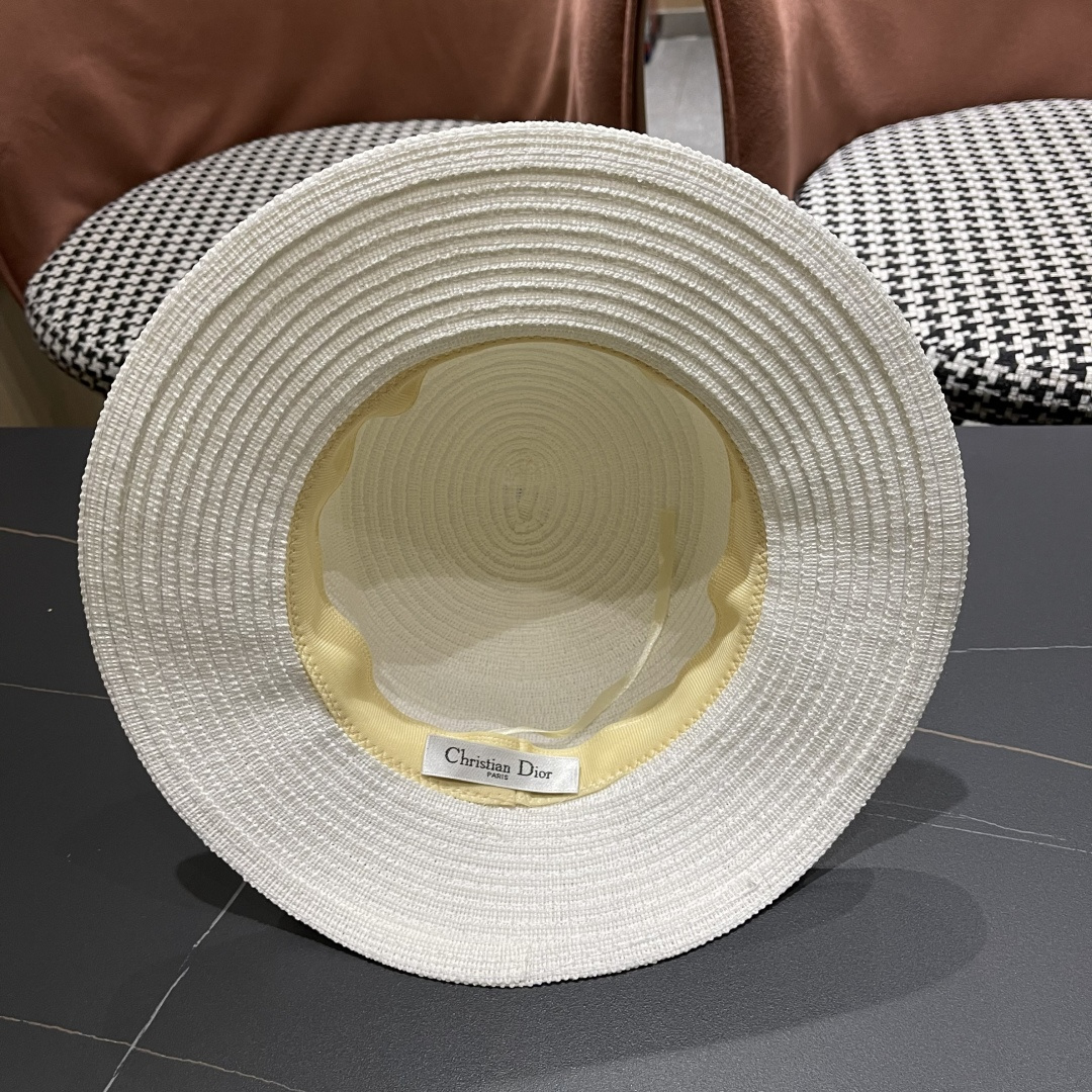 Dior迪奥 2025网红同款田园风拉菲草帽女复古镂空毛边大檐透气
网眼防晒沙滩帽潮