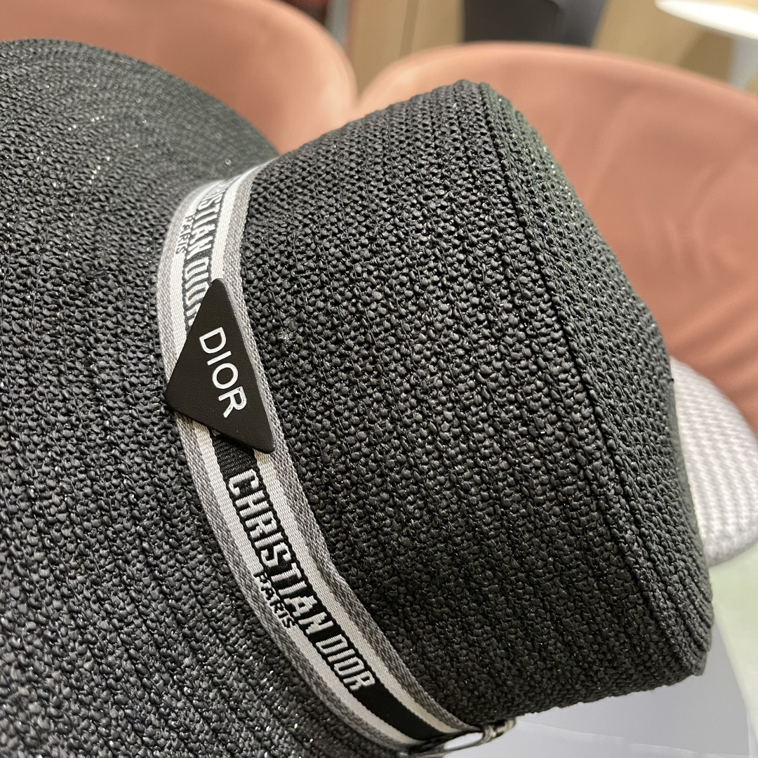  Dior迪奥 2025网红同款田园风拉菲草帽女复古镂空毛边大檐透气
网眼防晒沙滩帽潮