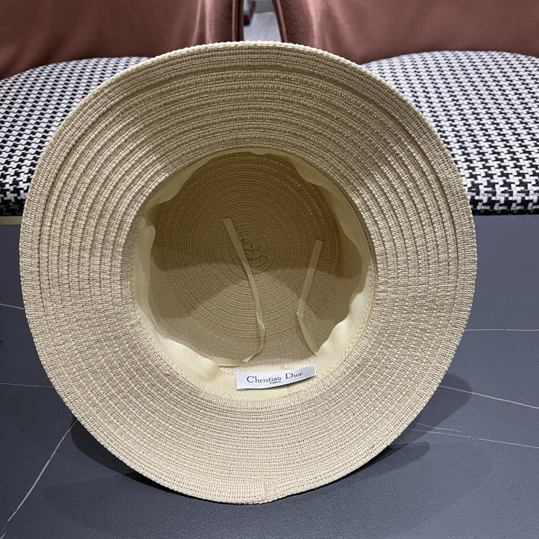  Dior迪奥 2025网红同款田园风拉菲草帽女复古镂空毛边大檐透气
网眼防晒沙滩帽潮