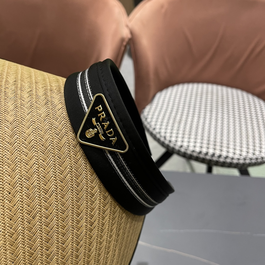  Prada普拉达 防晒帽子女夏季遮脸大帽檐空顶
遮阳帽骑车遮阳帽