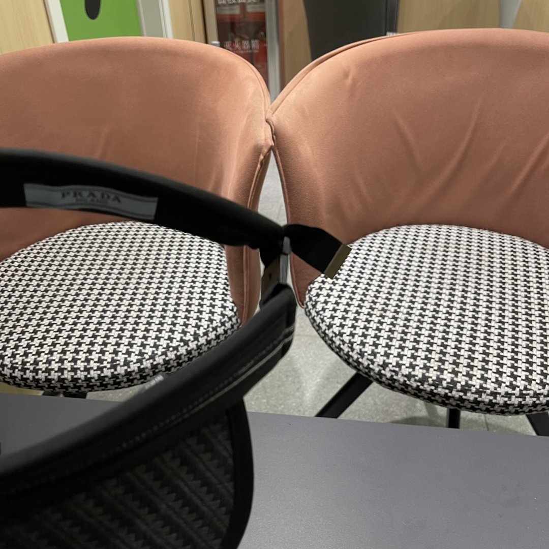  Prada普拉达 防晒帽子女夏季遮脸大帽檐空顶
遮阳帽骑车遮阳帽