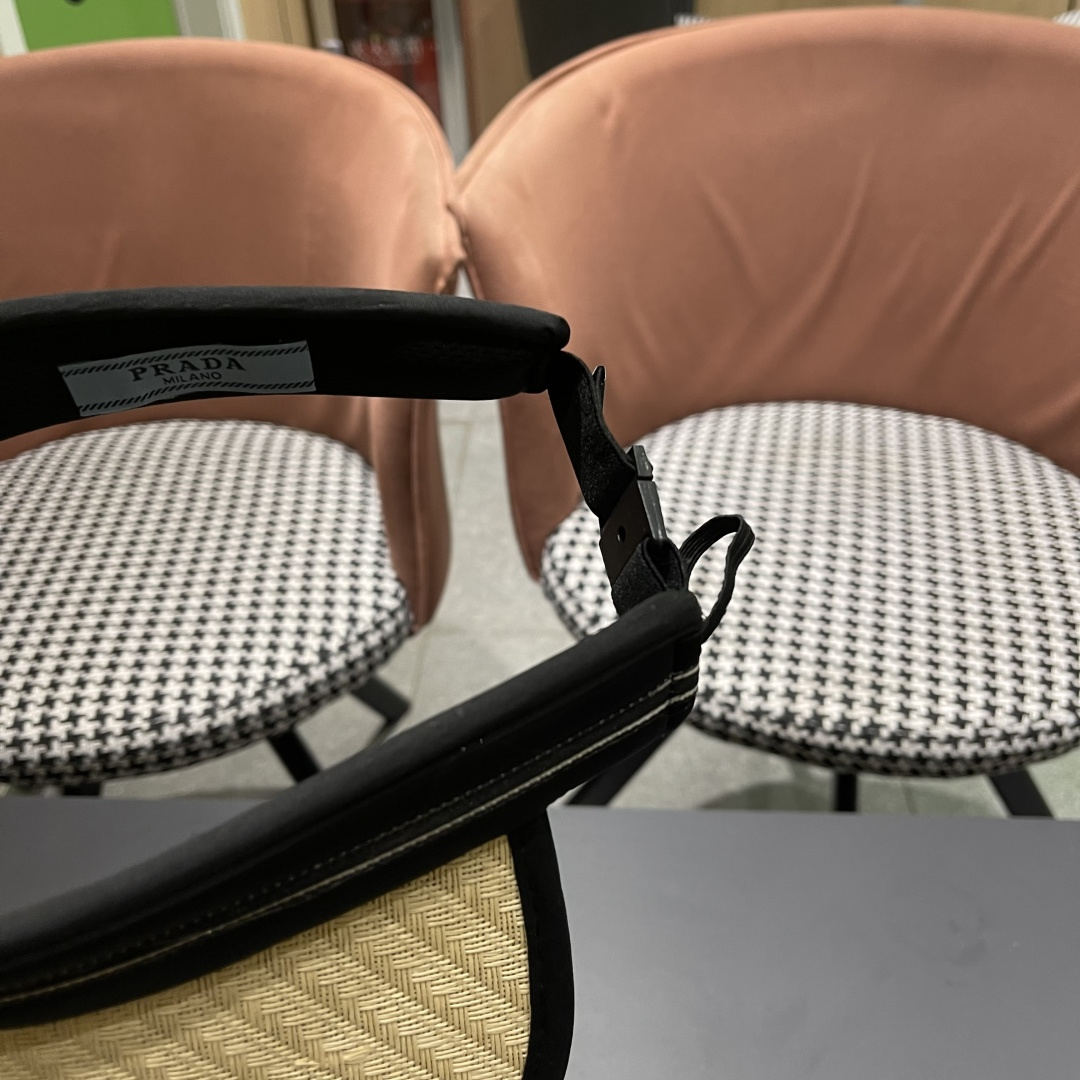  Prada普拉达 防晒帽子女夏季遮脸大帽檐空顶
遮阳帽骑车遮阳帽