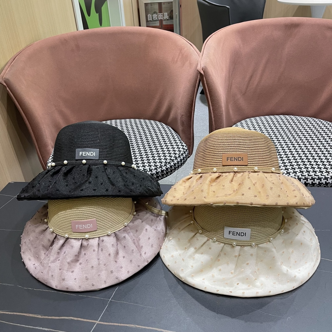  Fendi 芬迪夏季新款珍珠帽子女百搭针织透气户外防晒遮阳帽
夏季蝴蝶结太


