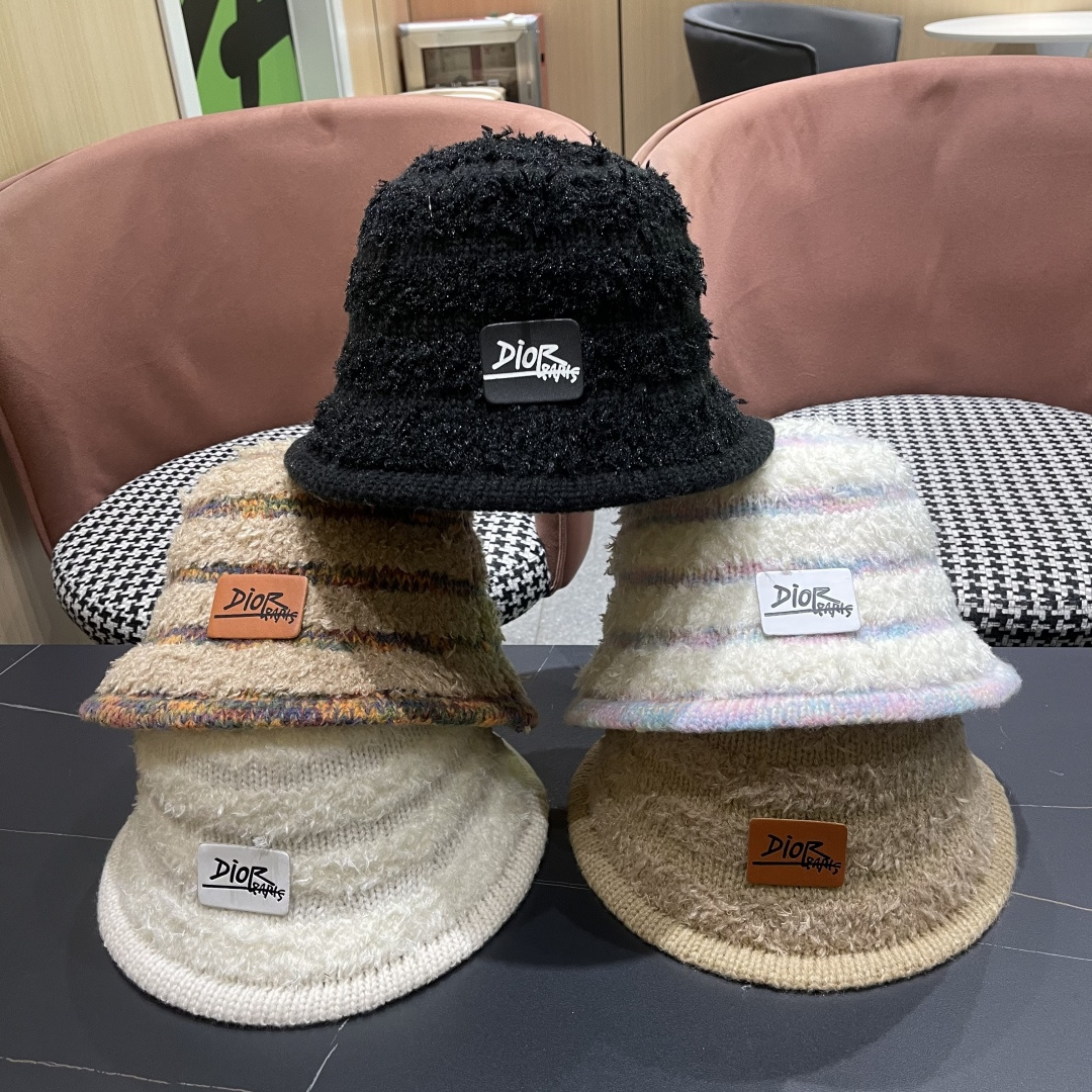  迪奥 冬季羊绒渔夫帽女秋冬户外出游帽子
新款保暖护耳针织帽显脸小