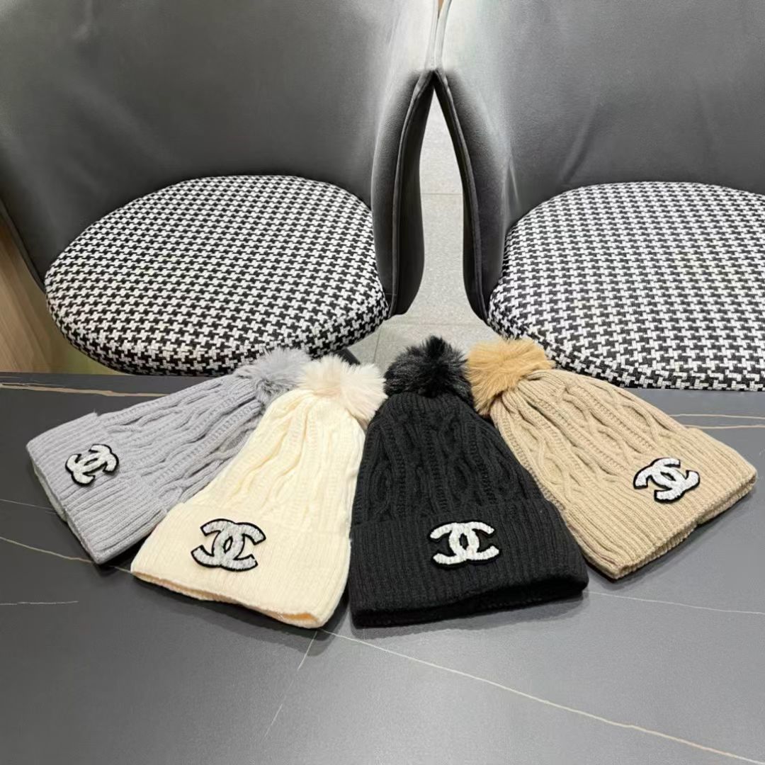 chanel香奈儿 小香中古爆款双C针织毛线帽
网红时尚达人爆款，高品质高弹棉质纱，简约时尚款！
