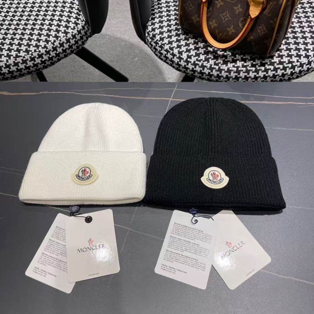  盟可睐 moncler 蒙口 💜💜秋冬针织毛线帽
经典版型~百搭的针织毛线帽对穿搭非常加分
弹性好 男