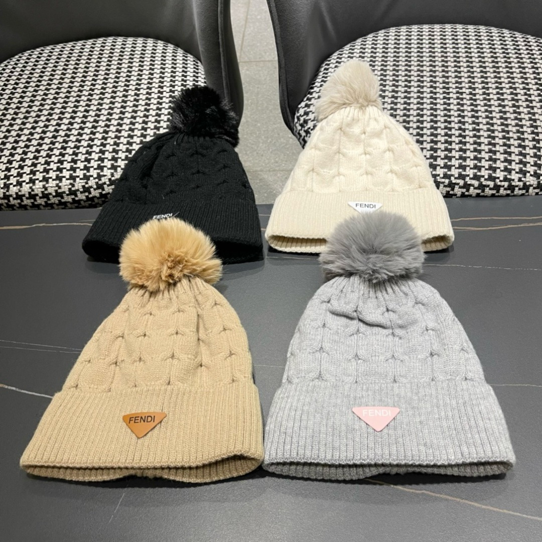 芬迪 FF 美拉德配色毛线帽经典款的带球帽型配确实别有一番味道 青春洋溢 充满活力💯