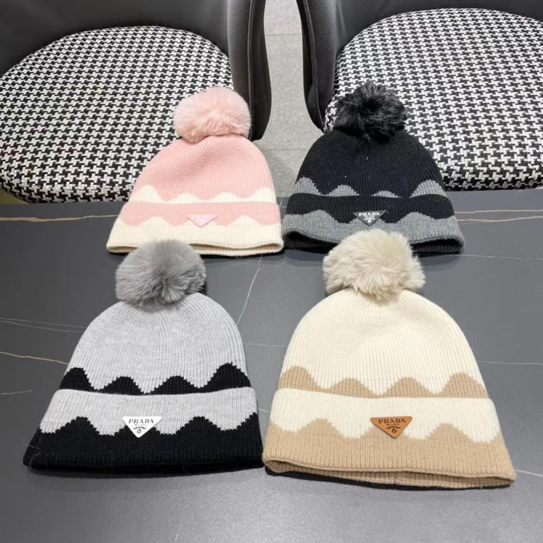 
普拉达 Prada 🫓最新三角标 针织帽毛线帽女宽松冷帽，秋冬季保暖加厚新款护耳