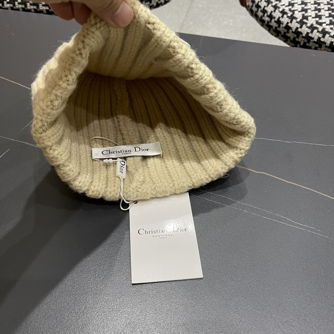  DIOR迪奥针织帽子女冬季复古百搭显脸小毛线帽保暖冷帽