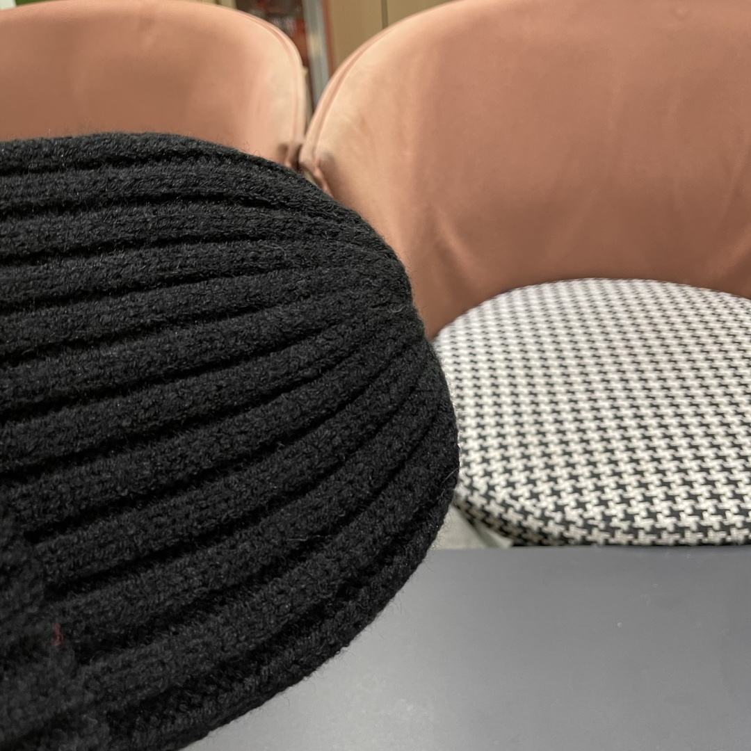  DIOR迪奥针织帽子女冬季复古百搭显脸小毛线帽保暖冷帽