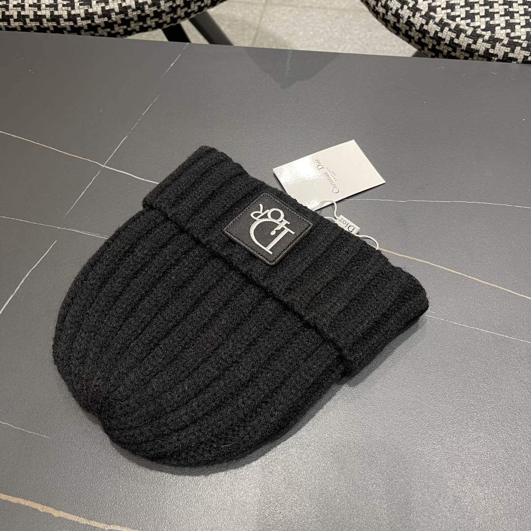  DIOR迪奥针织帽子女冬季复古百搭显脸小毛线帽保暖冷帽