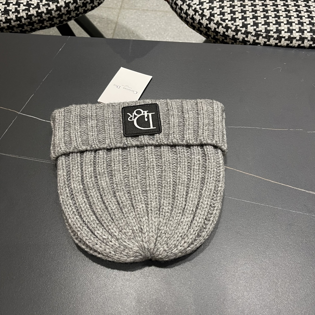  DIOR迪奥针织帽子女冬季复古百搭显脸小毛线帽保暖冷帽