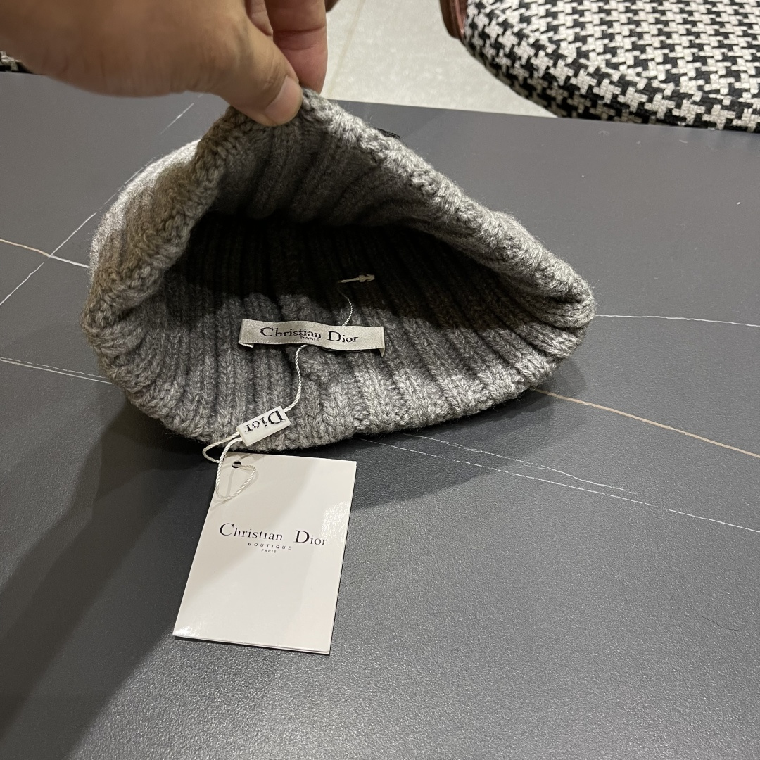  DIOR迪奥针织帽子女冬季复古百搭显脸小毛线帽保暖冷帽