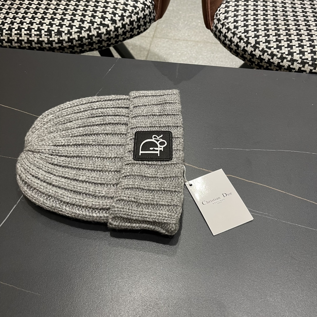  DIOR迪奥针织帽子女冬季复古百搭显脸小毛线帽保暖冷帽