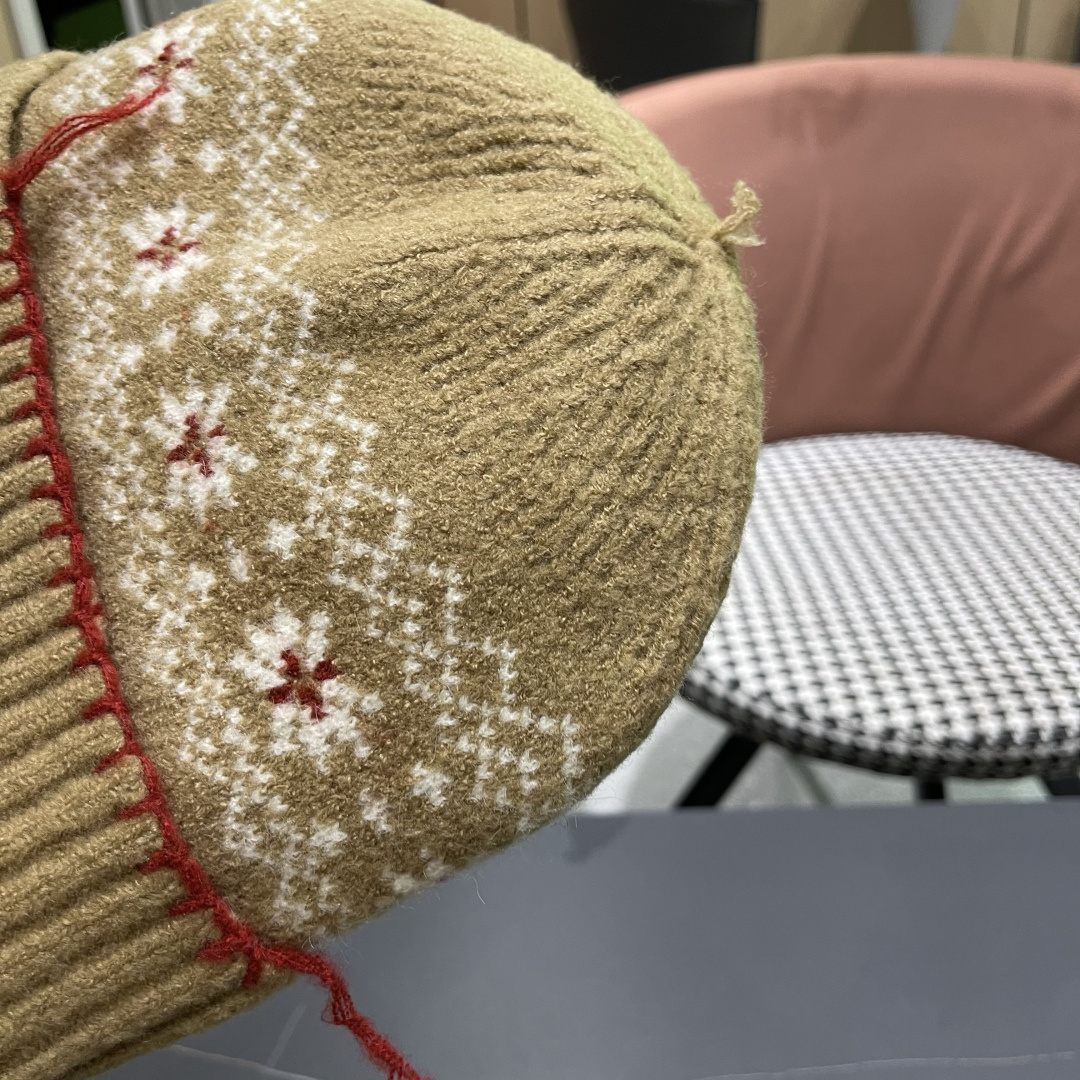 MONCLER（蒙口）雪花套头针织帽保暖百搭大头围复古毛线帽子女秋冬