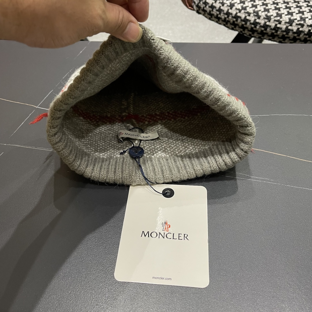MONCLER（蒙口）雪花套头针织帽保暖百搭大头围复古毛线帽子女秋冬