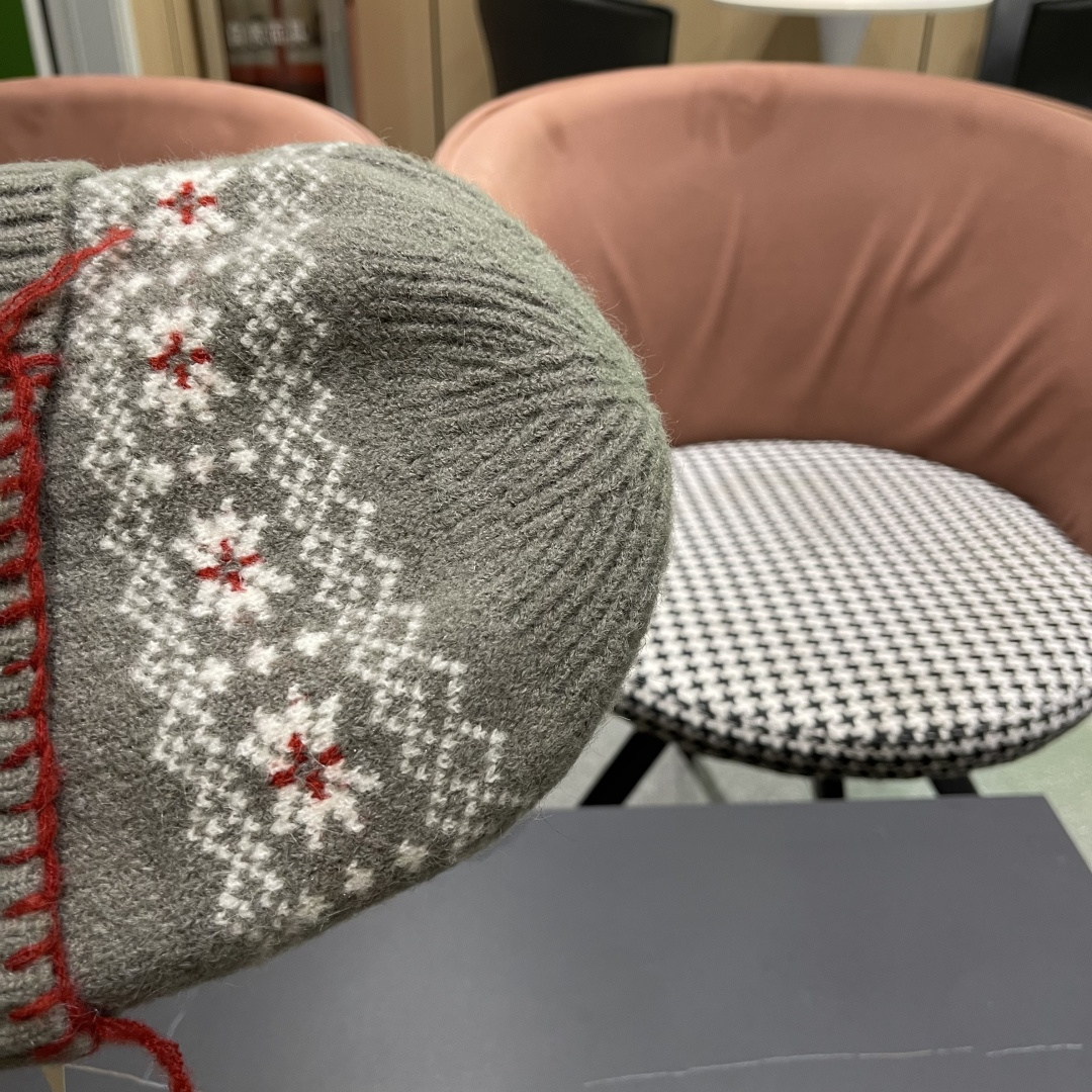 MONCLER（蒙口）雪花套头针织帽保暖百搭大头围复古毛线帽子女秋冬